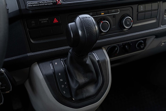 Volkswagen Caravelle 28 of 30