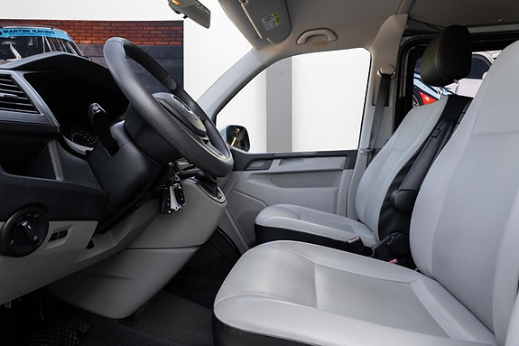 Volkswagen Caravelle 22 of 30