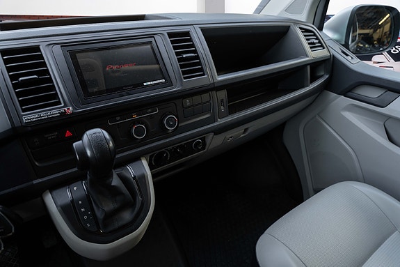 Volkswagen Caravelle 27 of 30