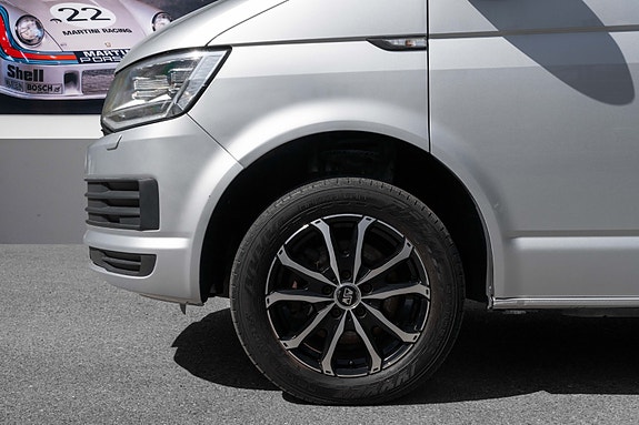 Volkswagen Caravelle 13 of 30