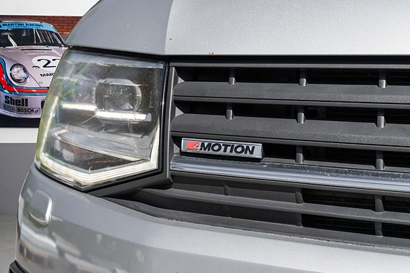 Volkswagen Caravelle 8 of 30