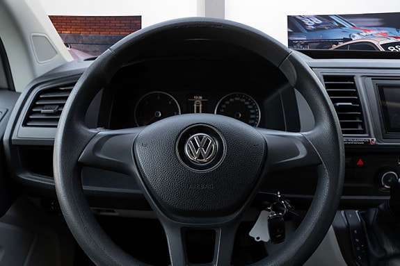Volkswagen Caravelle 25 of 30