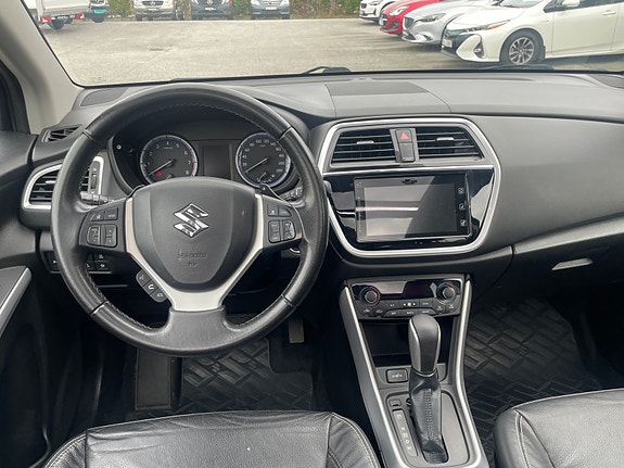Suzuki S-Cross 17 of 30