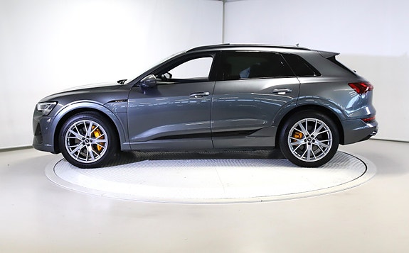 Audi e-tron 2 of 30