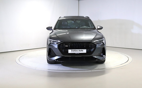 Audi e-tron 7 of 30