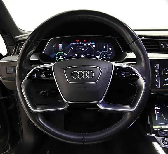 Audi e-tron 16 of 30