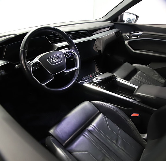 Audi e-tron 12 of 30