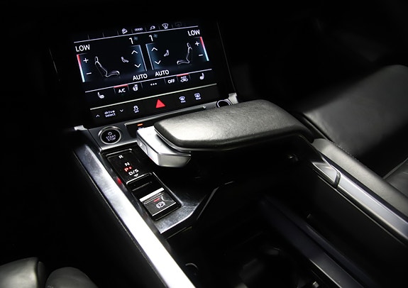 Audi e-tron 27 of 30