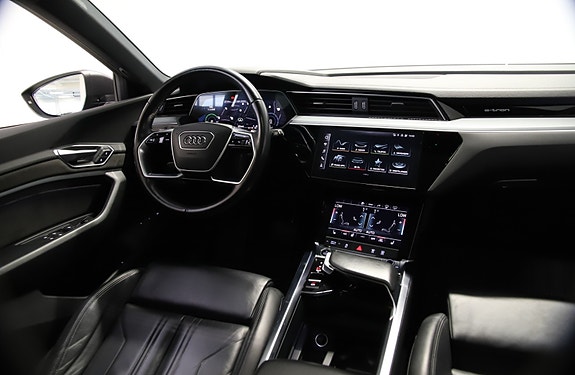 Audi e-tron 13 of 30