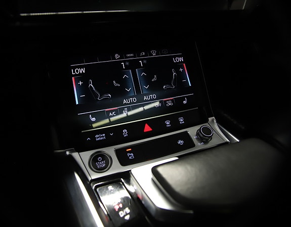 Audi e-tron 26 of 30