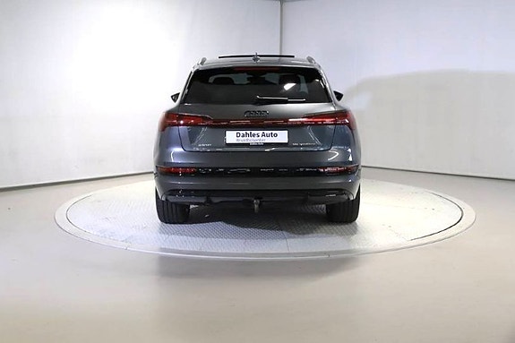 Audi e-tron 4 of 30