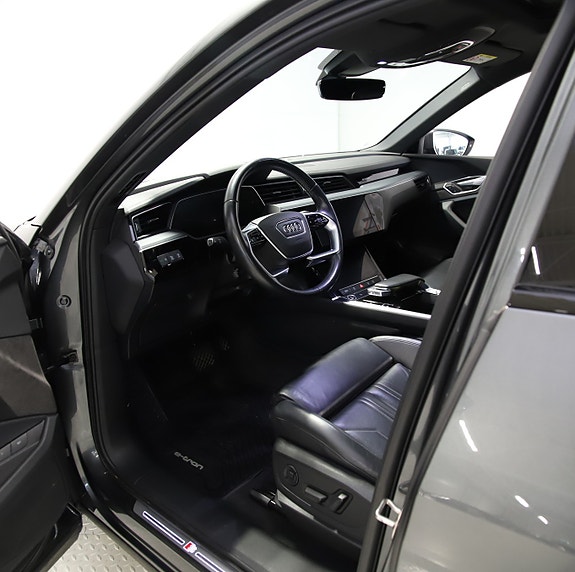 Audi e-tron 29 of 30