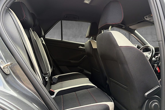 Volkswagen T-Roc 17 of 20