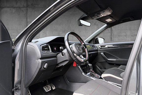 Volkswagen T-Roc 10 of 20