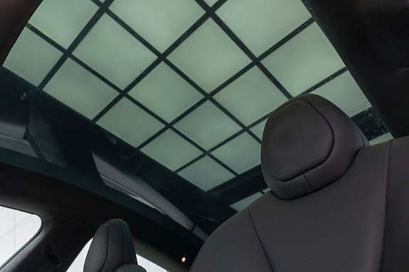 Tesla Model S 23 of 30