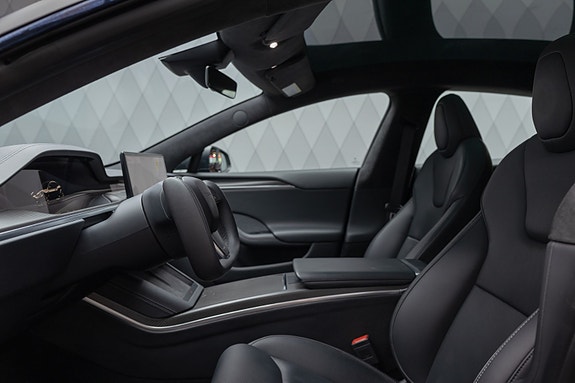 Tesla Model S 22 of 30