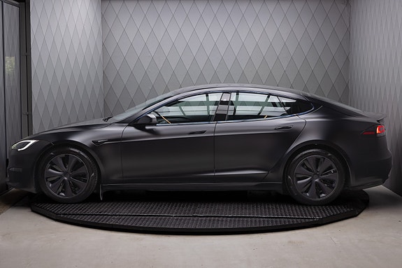 Tesla Model S 10 of 30