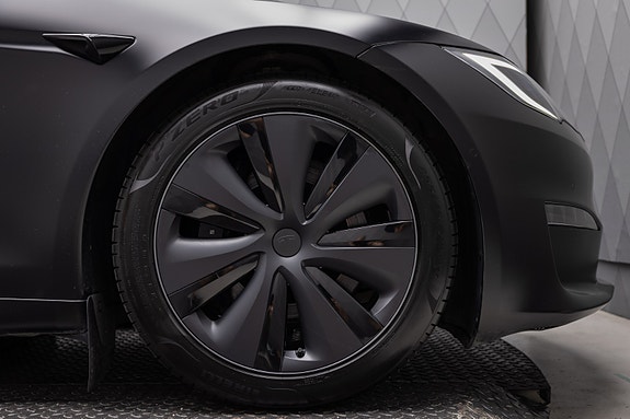 Tesla Model S 16 of 30