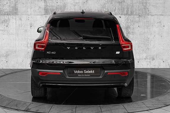 Volvo XC40 7 of 29