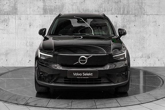 Volvo XC40 3 of 29