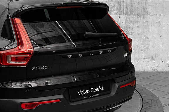 Volvo XC40 6 of 29