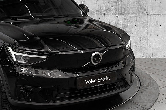 Volvo XC40 2 of 29