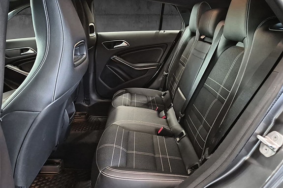 Mercedes-Benz CLA180 11 of 20