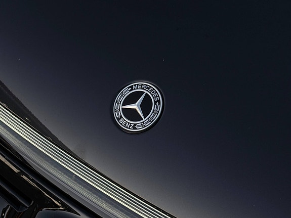 Mercedes-Benz EQC400 2 of 30