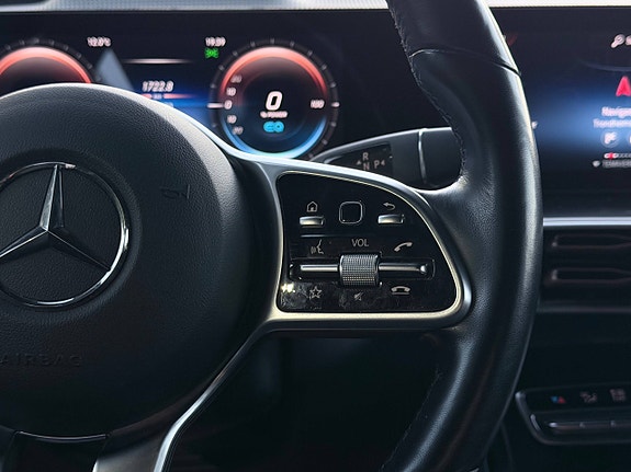 Mercedes-Benz EQC400 24 of 30