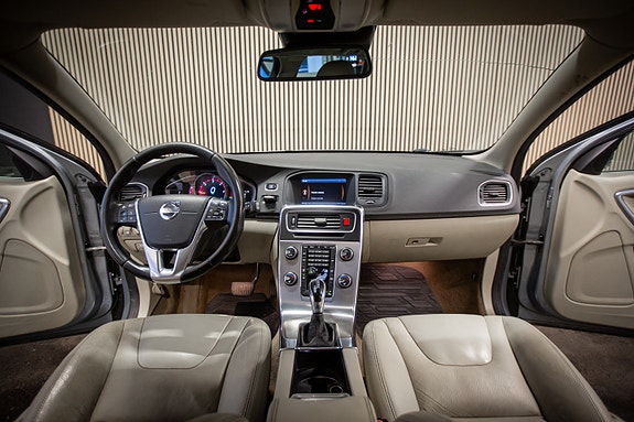 Volvo V60 16 of 23