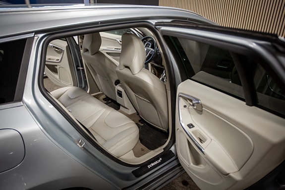 Volvo V60 14 of 23
