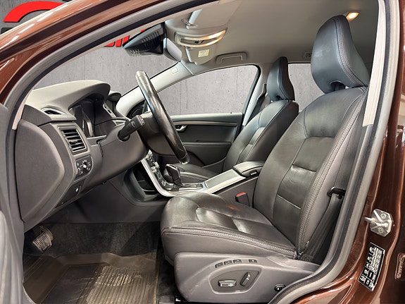 Volvo XC70 12 of 25