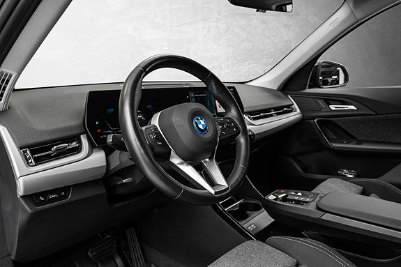 BMW iX1 13 of 30