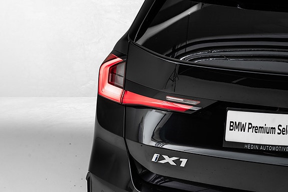 BMW iX1 9 of 30