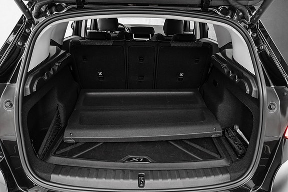 BMW iX1 26 of 30