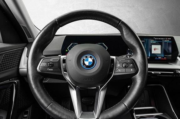 BMW iX1 17 of 30