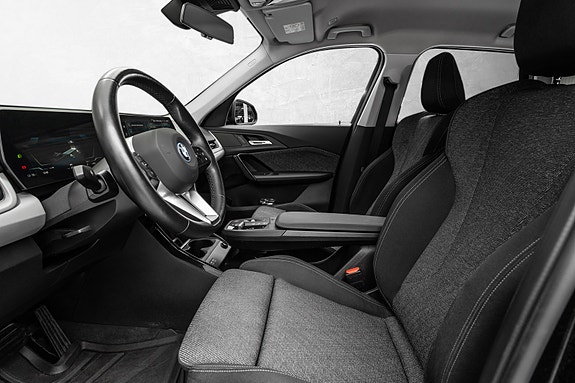 BMW iX1 12 of 30