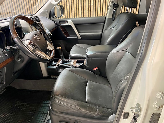 Toyota Land Cruiser 18 of 30