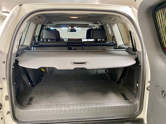 Toyota Land Cruiser 13 of 30
