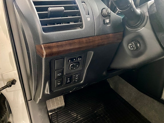 Toyota Land Cruiser 20 of 30