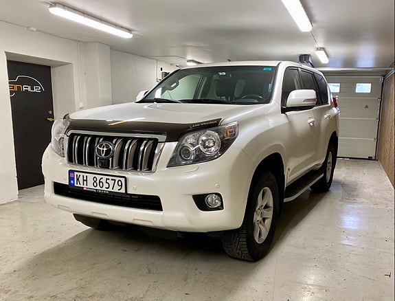 Toyota Land Cruiser 3 of 30