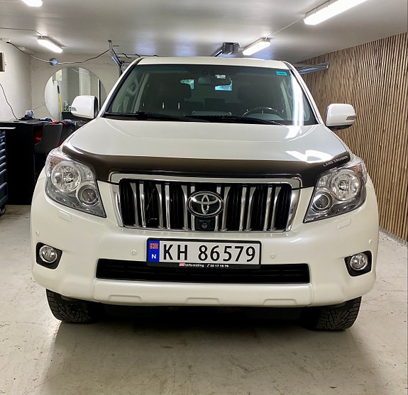 Toyota Land Cruiser 2 of 30
