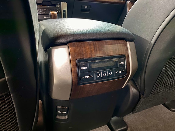 Toyota Land Cruiser 17 of 30