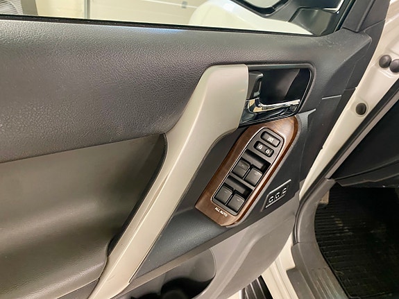 Toyota Land Cruiser 19 of 30