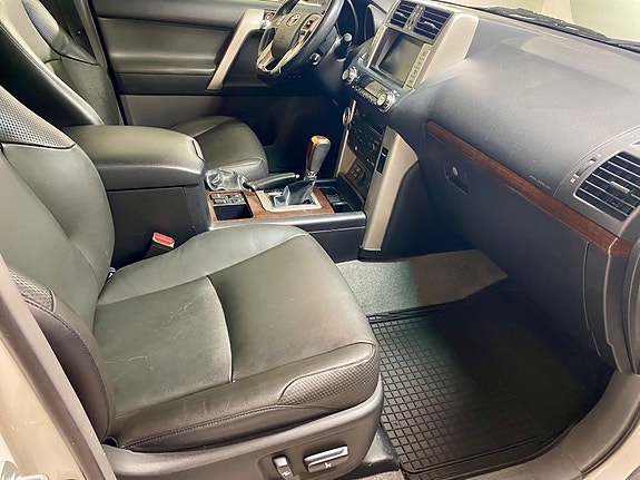 Toyota Land Cruiser 23 of 30
