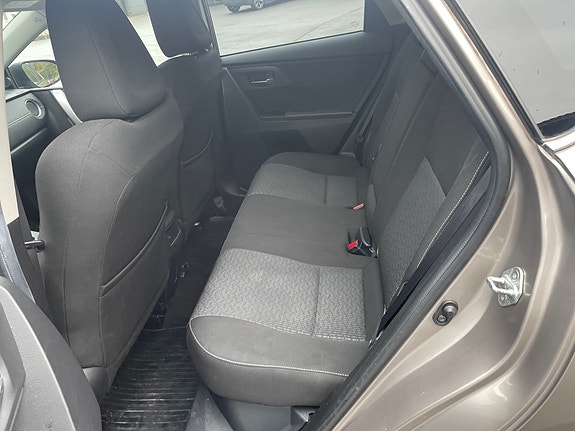 Toyota Auris 10 of 19