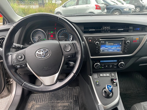 Toyota Auris 11 of 19