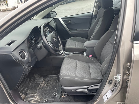 Toyota Auris 9 of 19