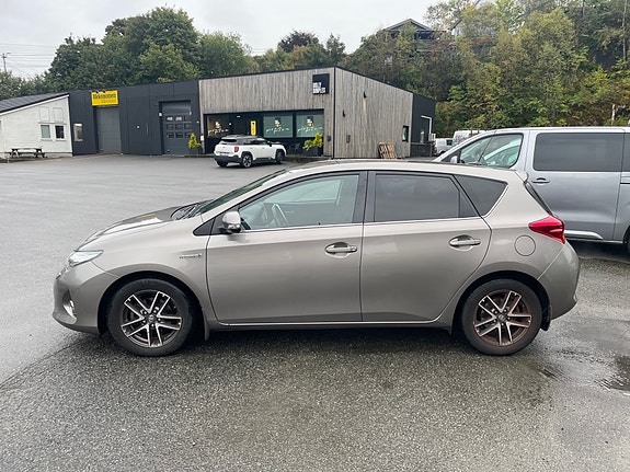 Toyota Auris 8 of 19