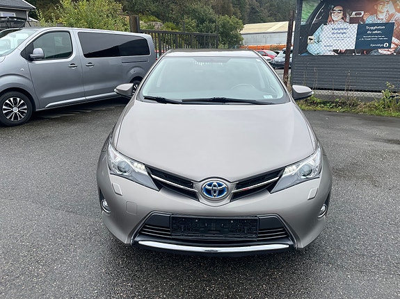 Toyota Auris 2 of 19